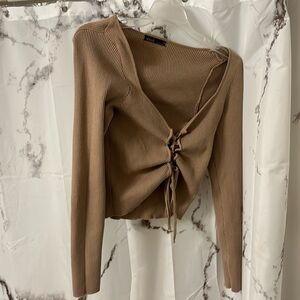 Nikkak tie in front top